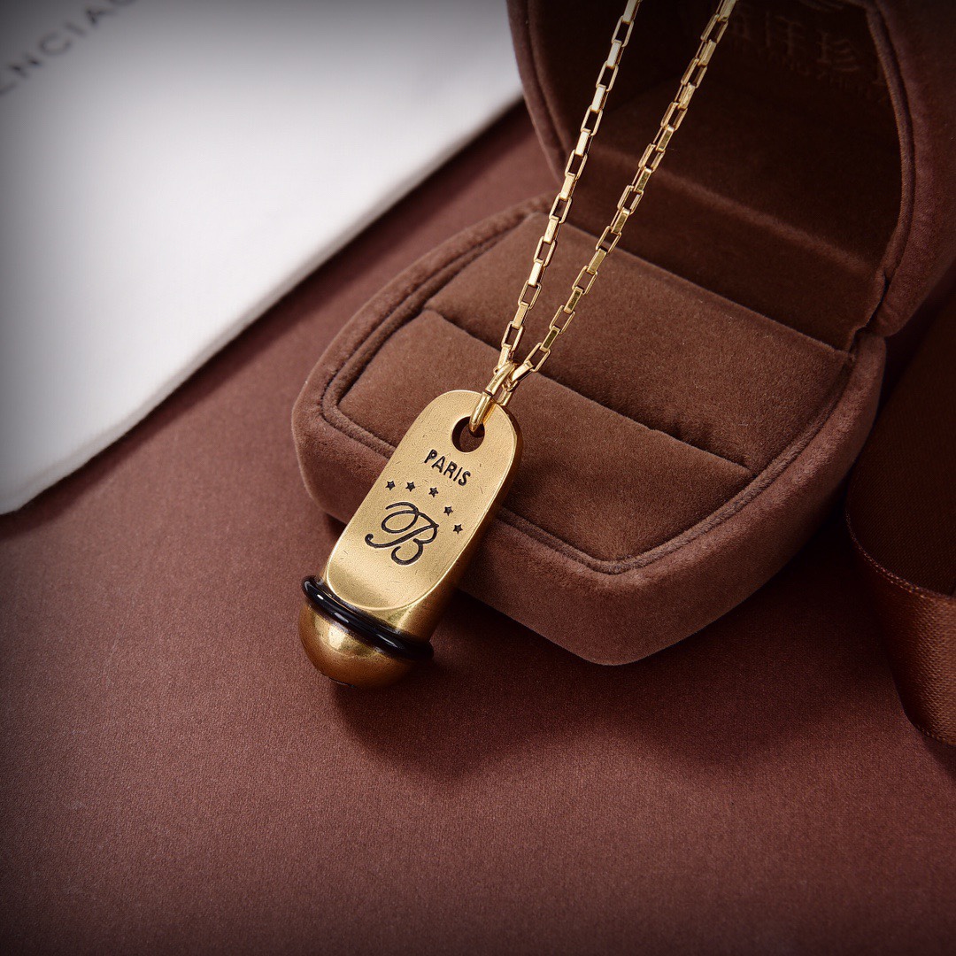 150❤️❤️原单货🔹🔹新品 巴黎世家 Balenciaga 项链🔹专柜一致黄铜材质电镀火爆款出货 设计独特 前卫 美女必备！