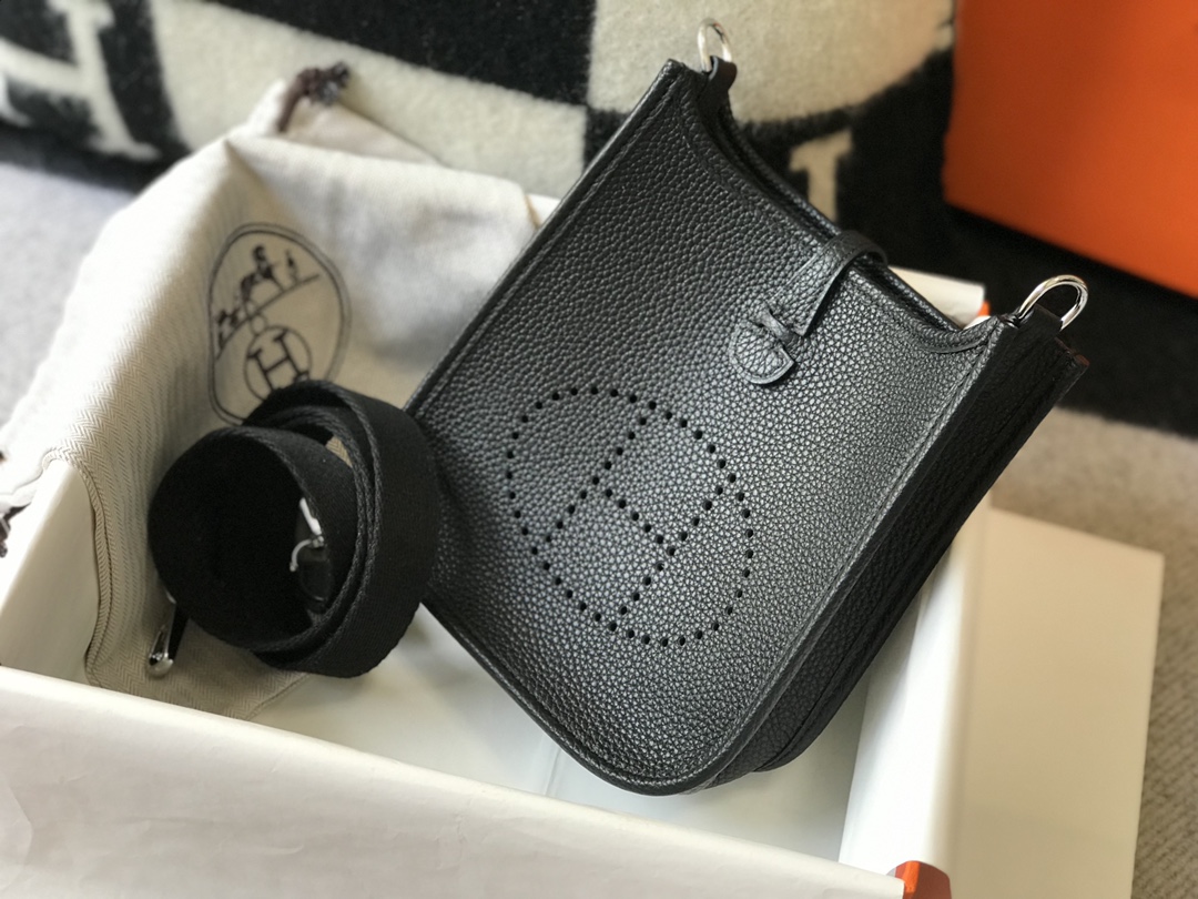 Hermès Mini Evelyne Crossbody Bag in Blue Leather with Adjustable Strap 7 i1644464895 7117 5