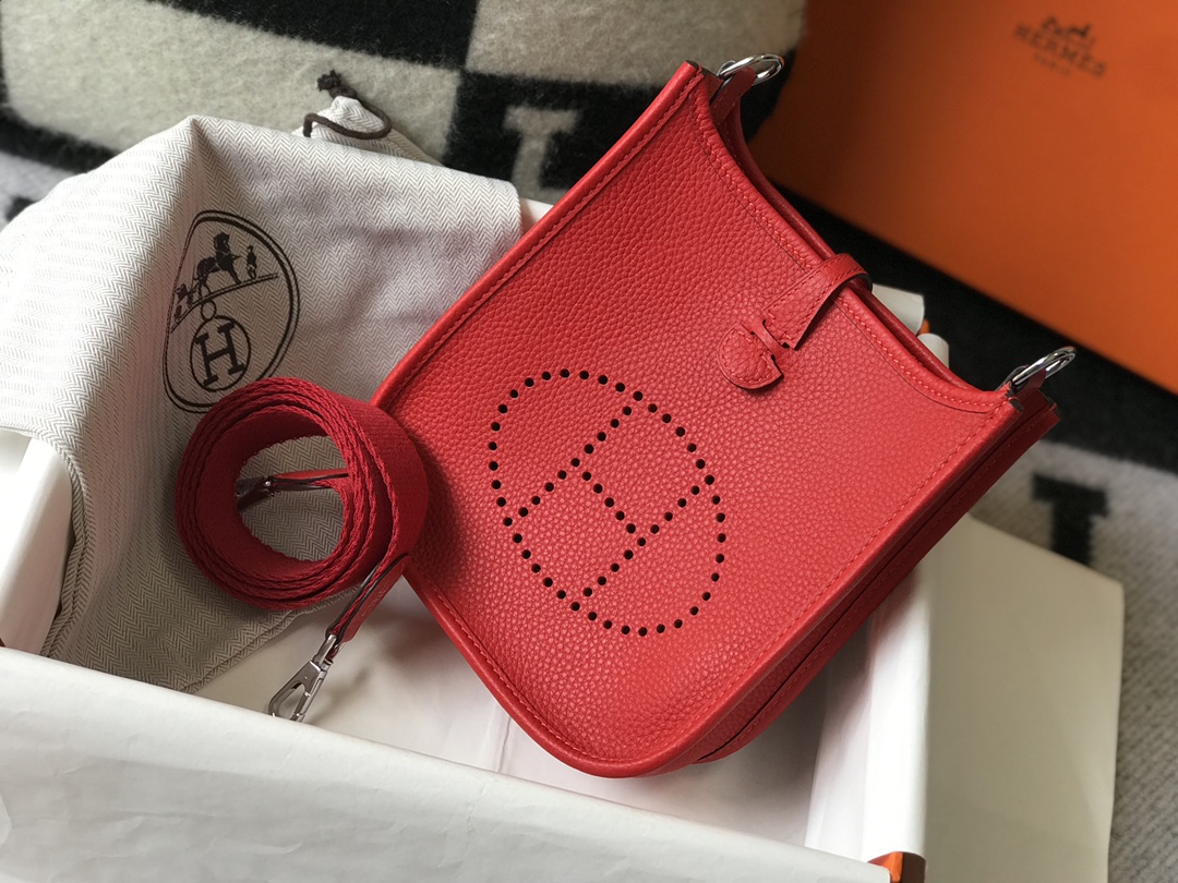 Hermès Mini Evelyne Yellow Leather Crossbody Bag with Adjustable Strap 5 i1644465070 8411 3