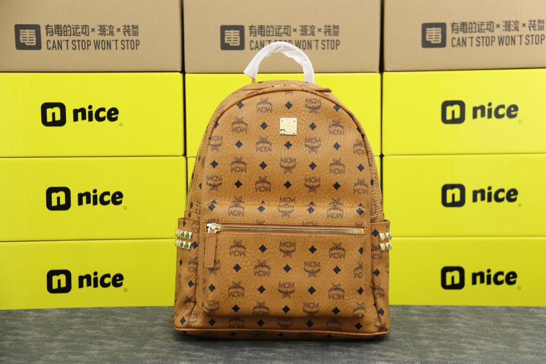 K0   MCM男士双肩包