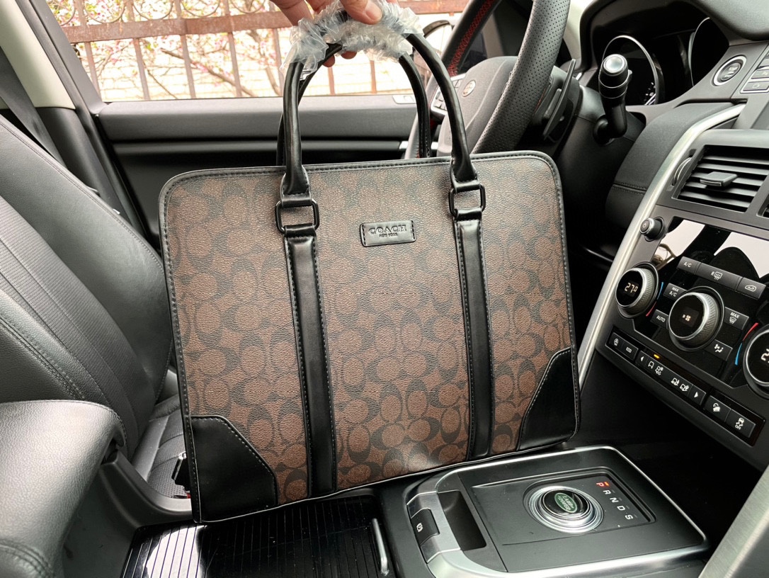 K0 高端货 “ Gucci 古奇  ”公文包黑花 顶级进口原厂面料 超高清五金logo标志、专用里内里。 超顺滑拉链、油边超平滑、 做工精致每个细节到位潮男必备款。 xy10256规格38/29/6。p230