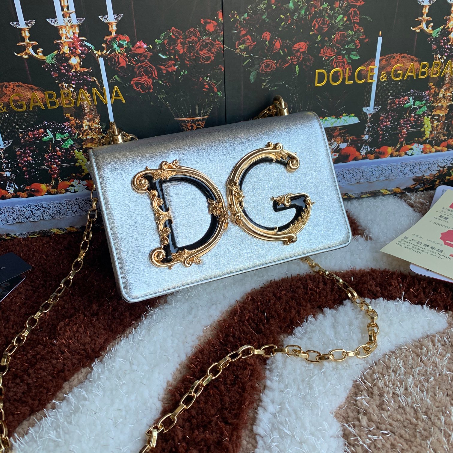 Dolce&Gabbana杜嘉班纳顶级原单细腻手工制造系列斜挎包采用进口原材料正面点缀树脂底镀真金DG徽