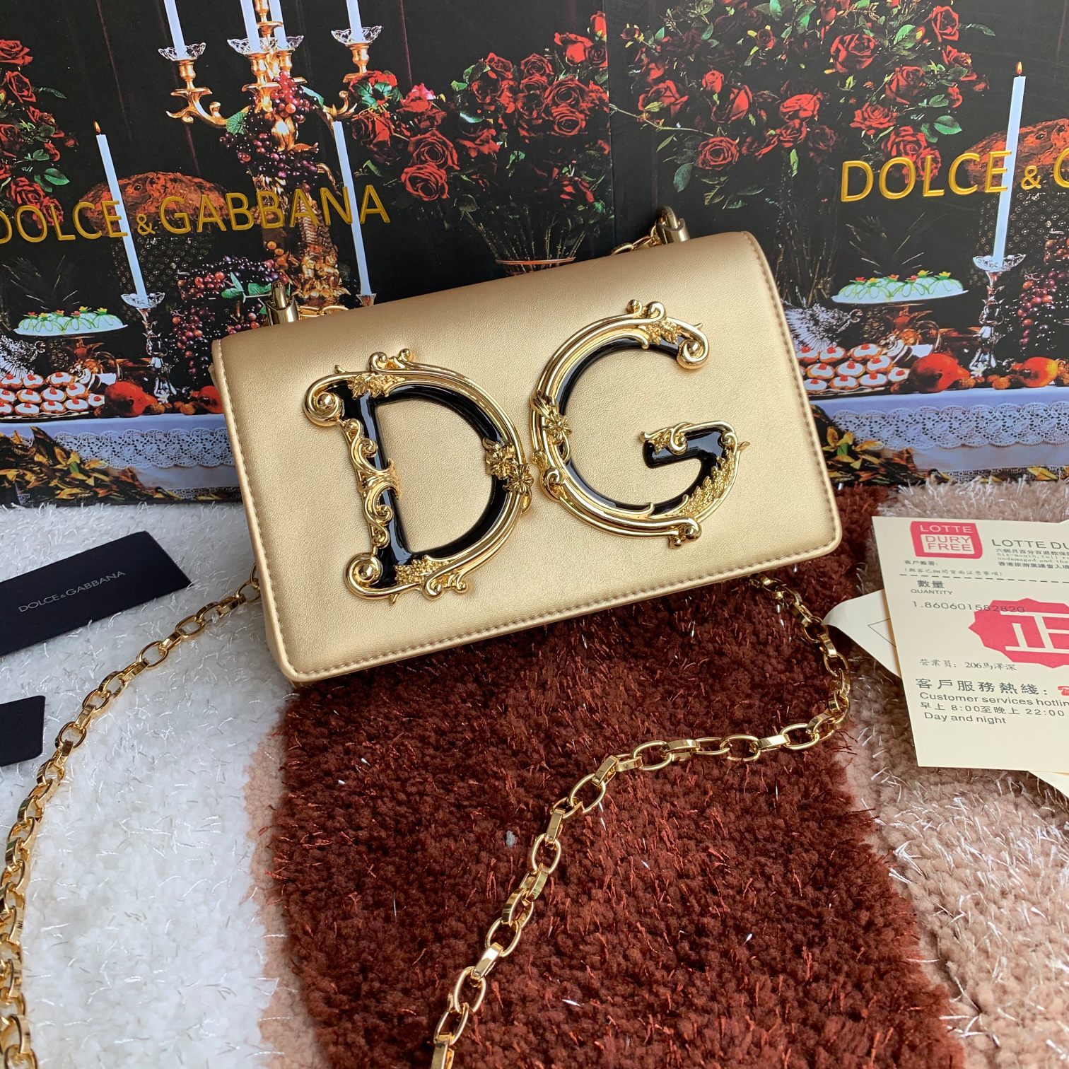 Dolce&Gabbana杜嘉班纳顶级原单细腻手工制造系列斜挎包采用进口原材料正面点缀树脂底镀真金DG徽