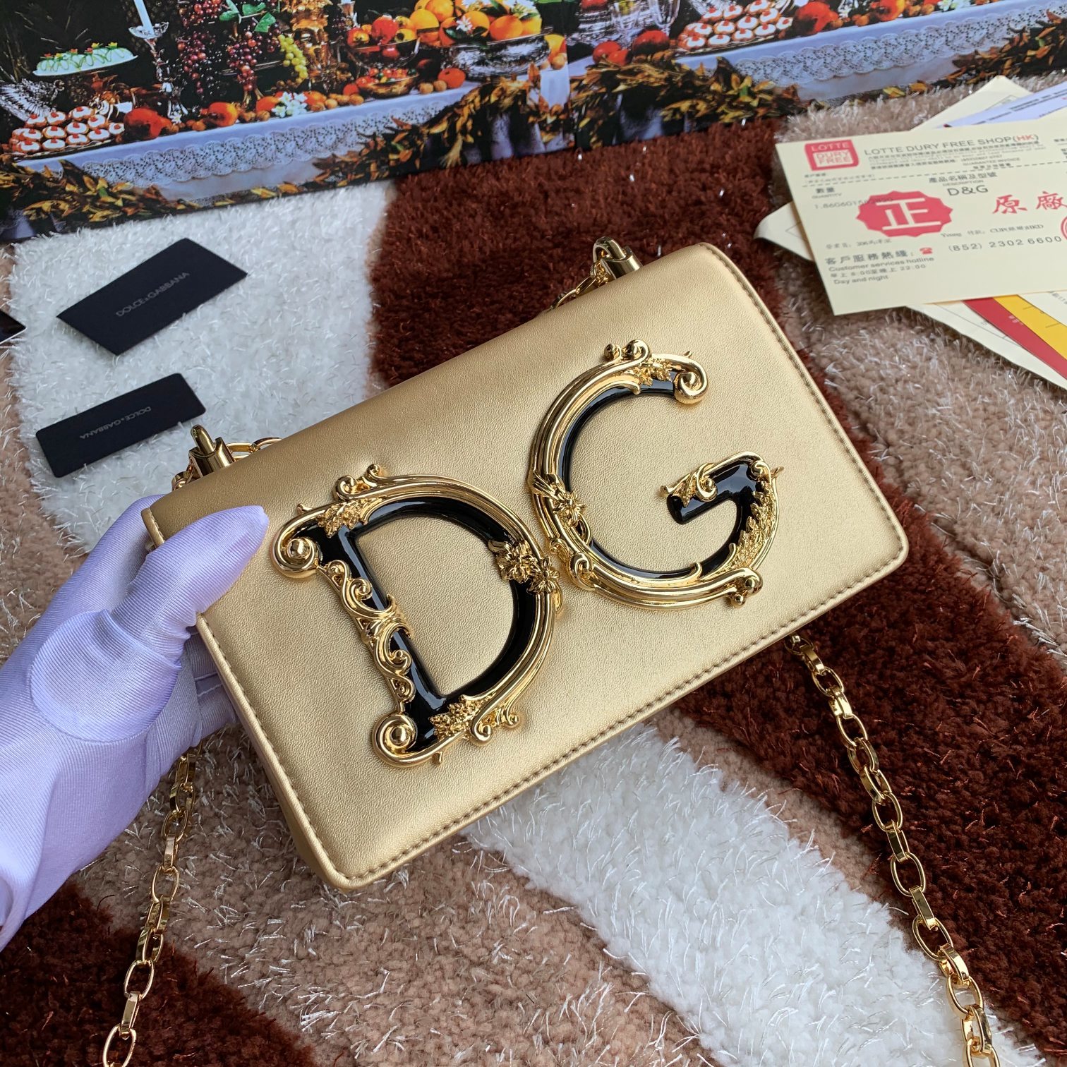 Dolce&Gabbana杜嘉班纳顶级原单细腻手工制造系列斜挎包采用进口原材料正面点缀树脂底镀真金DG徽