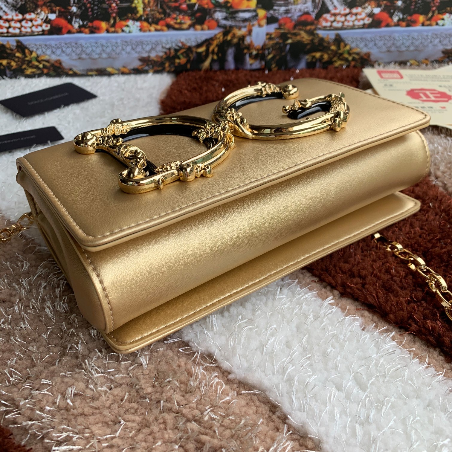 Dolce&Gabbana杜嘉班纳顶级原单细腻手工制造系列斜挎包采用进口原材料正面点缀树脂底镀真金DG徽