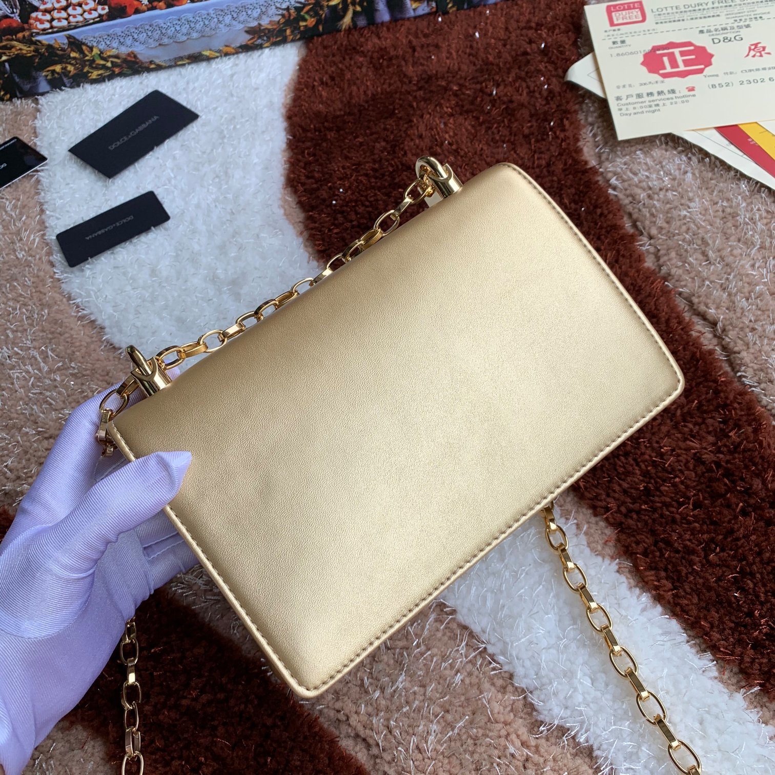 Dolce&Gabbana杜嘉班纳顶级原单细腻手工制造系列斜挎包采用进口原材料正面点缀树脂底镀真金DG徽