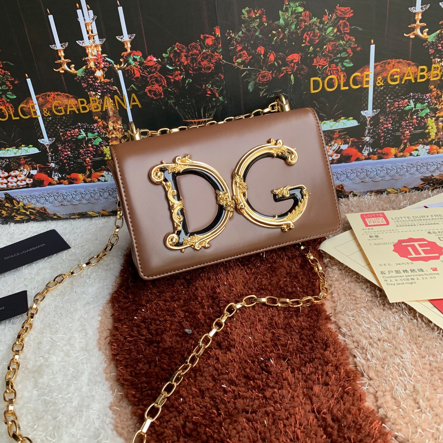 Dolce&Gabbana杜嘉班纳顶级原单细腻手工制造系列斜挎包采用进口原材料正面点缀树脂底镀真金DG徽