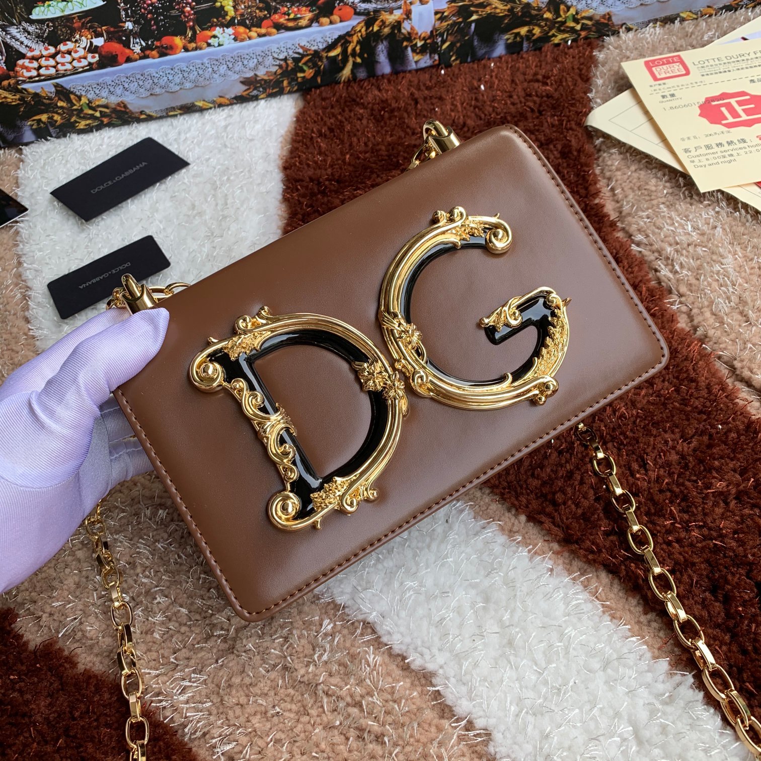 Dolce&Gabbana杜嘉班纳顶级原单细腻手工制造系列斜挎包采用进口原材料正面点缀树脂底镀真金DG徽