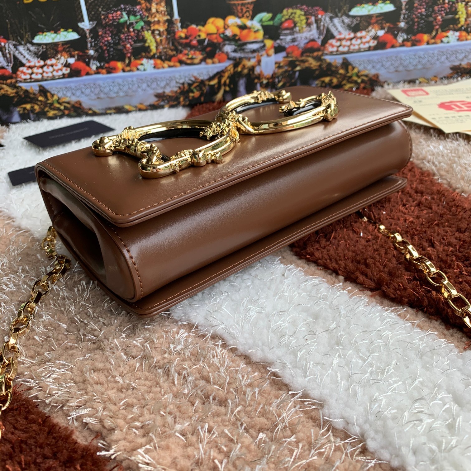 Dolce&Gabbana杜嘉班纳顶级原单细腻手工制造系列斜挎包采用进口原材料正面点缀树脂底镀真金DG徽