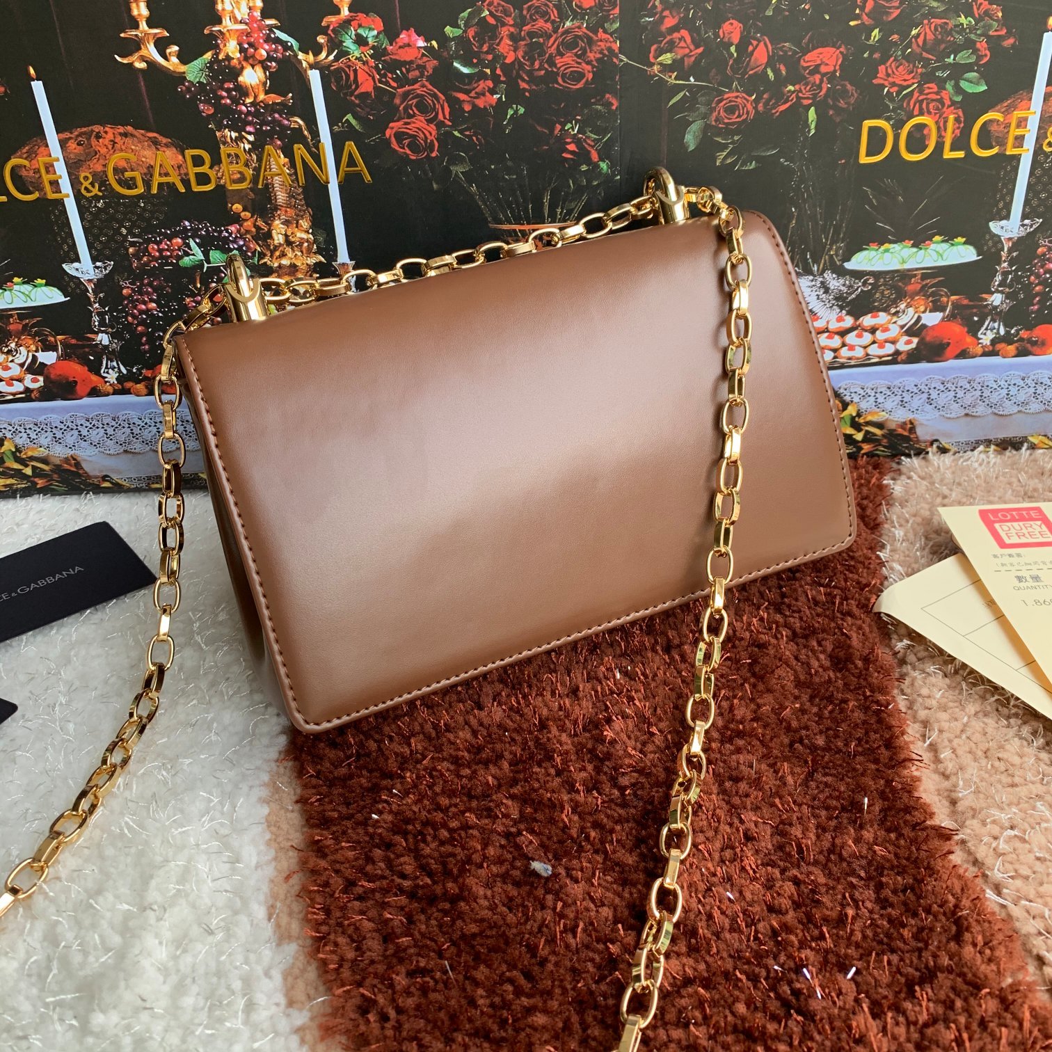 Dolce&Gabbana杜嘉班纳顶级原单细腻手工制造系列斜挎包采用进口原材料正面点缀树脂底镀真金DG徽
