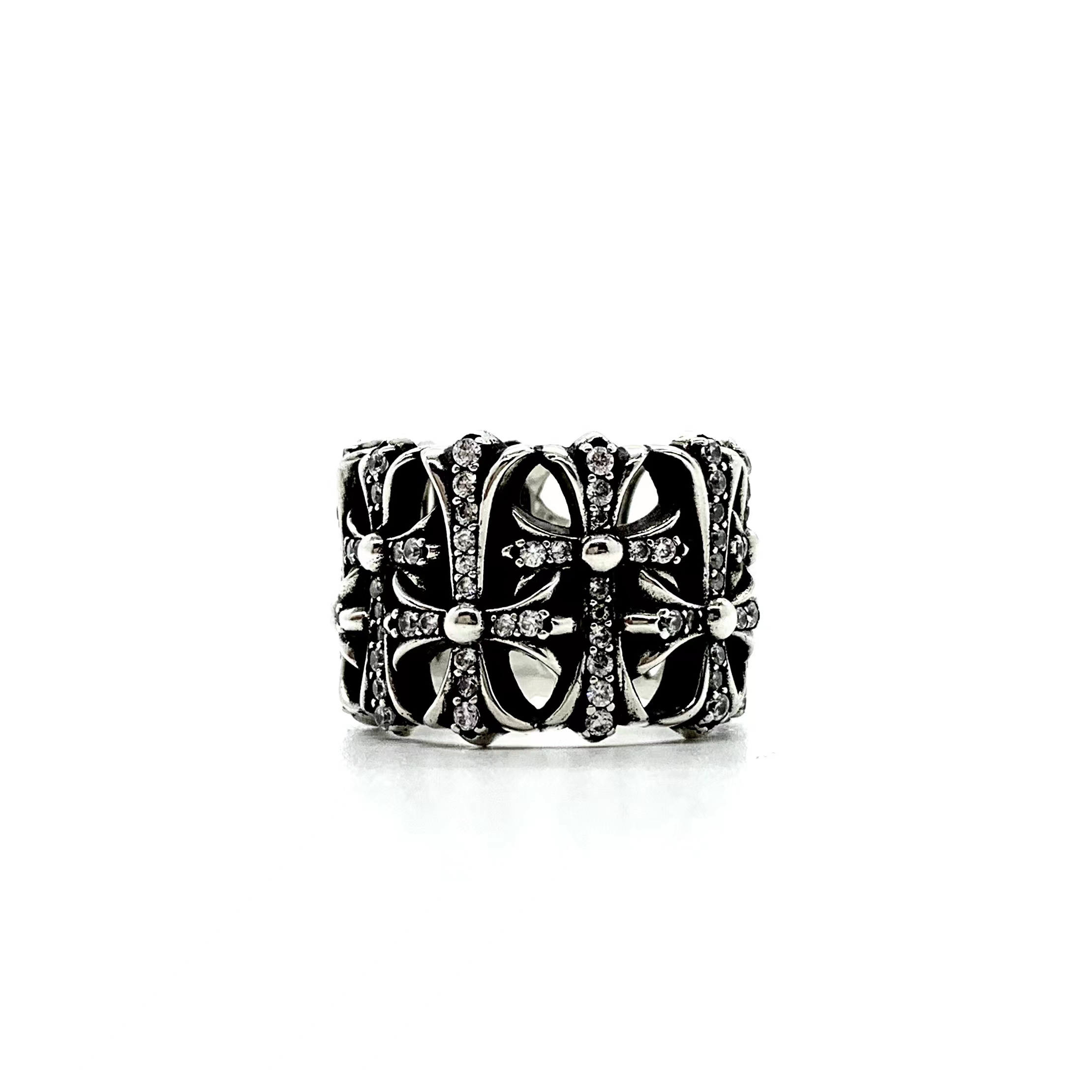 Chrome Hearts 𝐂𝐡𝐫𝐨𝐦𝐞 𝐡𝐞𝐚𝐫𝐭𝐬克罗心镶石圆型墓葬戒