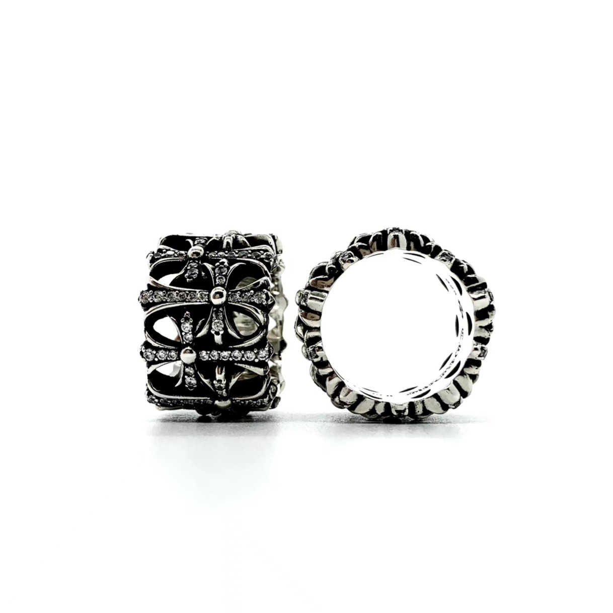 Chrome Hearts 𝐂𝐡𝐫𝐨𝐦𝐞 𝐡𝐞𝐚𝐫𝐭𝐬克罗心镶石圆型墓葬戒