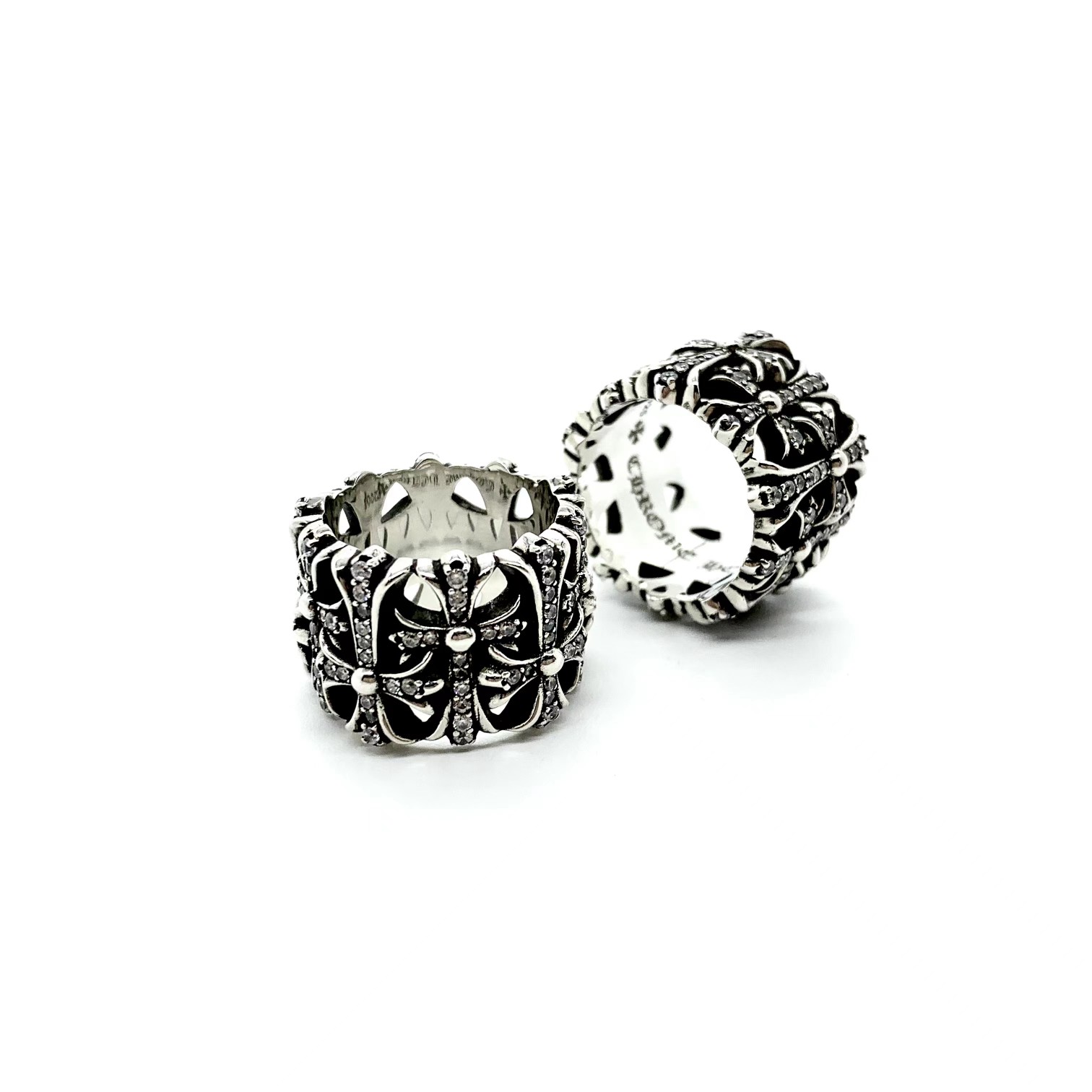 Chrome Hearts 𝐂𝐡𝐫𝐨𝐦𝐞 𝐡𝐞𝐚𝐫𝐭𝐬克罗心镶石圆型墓葬戒