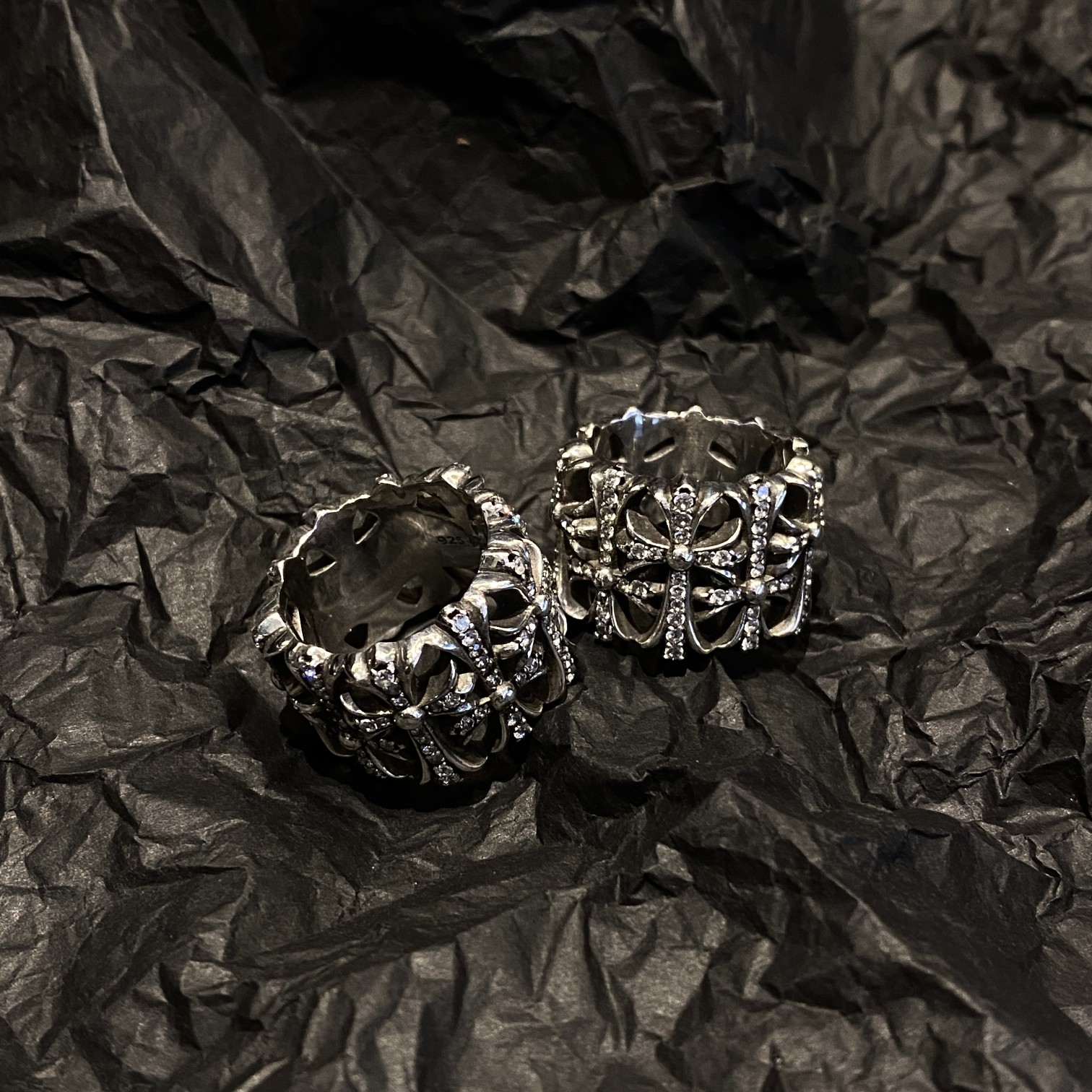 Chrome Hearts 𝐂𝐡𝐫𝐨𝐦𝐞 𝐡𝐞𝐚𝐫𝐭𝐬克罗心镶石圆型墓葬戒