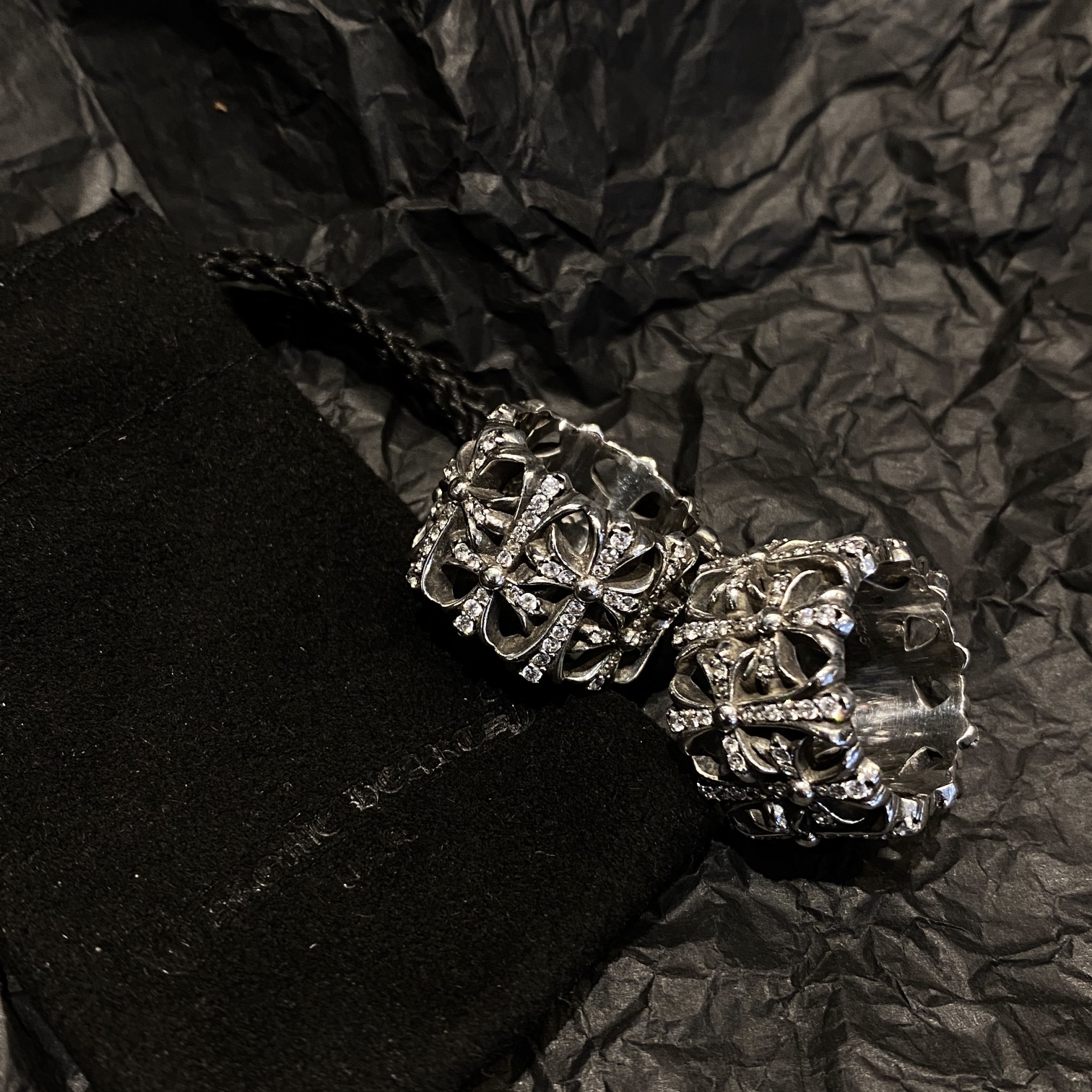 Chrome Hearts 𝐂𝐡𝐫𝐨𝐦𝐞 𝐡𝐞𝐚𝐫𝐭𝐬克罗心镶石圆型墓葬戒