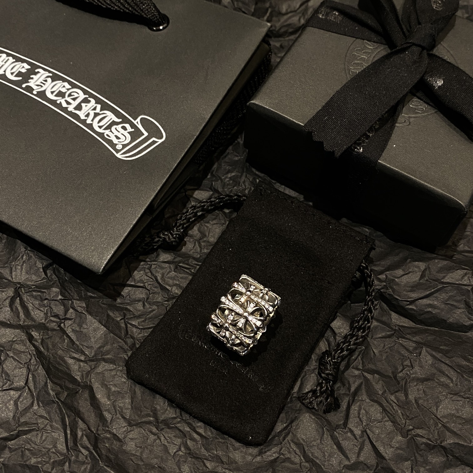 Chrome Hearts 𝐂𝐡𝐫𝐨𝐦𝐞 𝐡𝐞𝐚𝐫𝐭𝐬克罗心镶石圆型墓葬戒