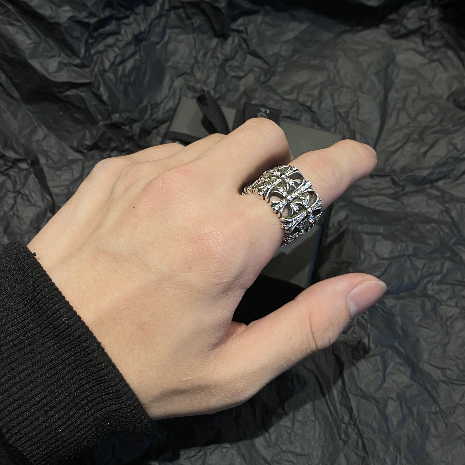Chrome Hearts 𝐂𝐡𝐫𝐨𝐦𝐞 𝐡𝐞𝐚𝐫𝐭𝐬克罗心镶石圆型墓葬戒