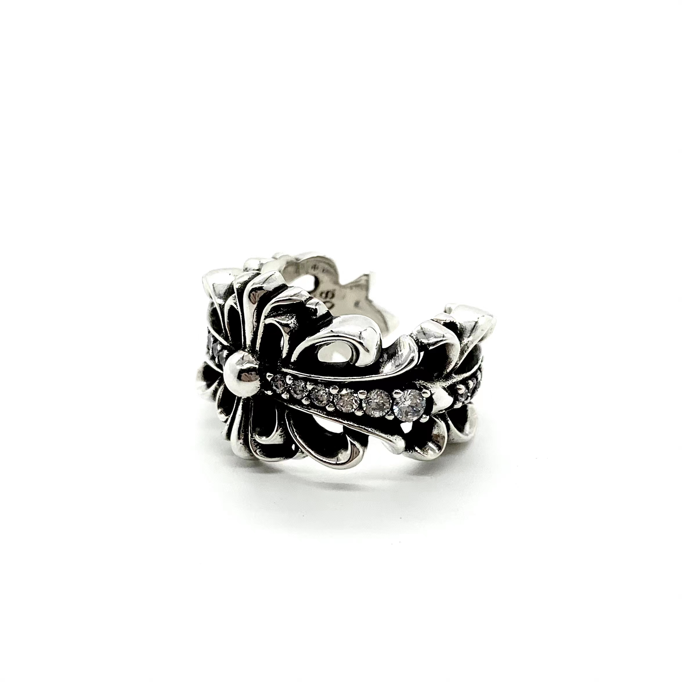Chrome Hearts 𝐂𝐡𝐫𝐨𝐦𝐞 𝐡𝐞𝐚𝐫𝐭𝐬克罗心镶石鸢尾花戒指