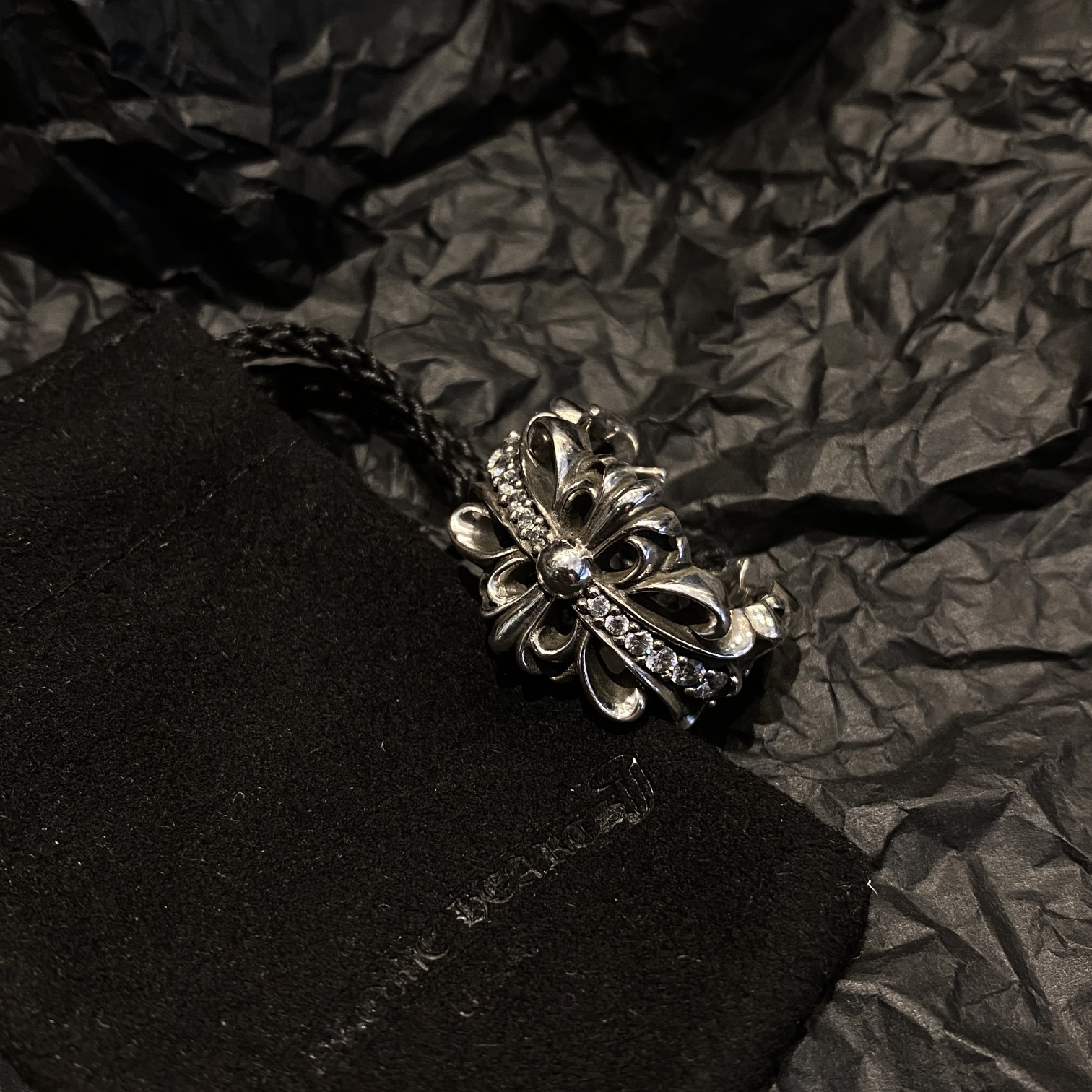 Chrome Hearts 𝐂𝐡𝐫𝐨𝐦𝐞 𝐡𝐞𝐚𝐫𝐭𝐬克罗心镶石鸢尾花戒指