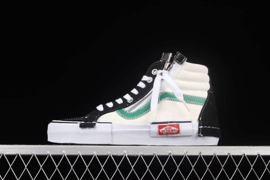 I0 Vans Vault Sk8-Hi Reissue Ca 解构主义高帮帆布硫化板鞋 VN0A3WM G0 4以经典鞋型 Sk8-Hi 为蓝本 运用了解构主义的设计手法 粗犷又个性的细节让人难忘 赚足了话题和眼球 同时也开启了“解构美学”全新时代