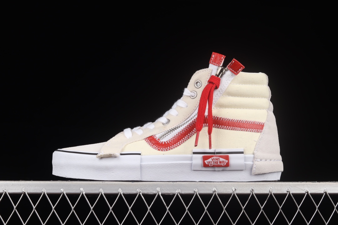 I0 Vans Vault Sk8-Hi Reissue Ca 解构主义高帮帆布硫化板鞋 VN0A3WM G0 L以经典鞋型 Sk8-Hi 为蓝本 运用了解构主义的设计手法 粗犷又个性的细节让人难忘 赚足了话题和眼球 同时也开启了“解构美学”全新时代