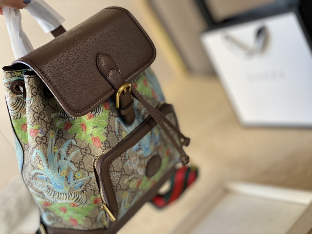 J5 Gucci 古驰 酷奇 爆款双肩包 高级携带日常用品的理想包袋 做工精细 大容量 原版帆布内里 男女通用尺寸26 30