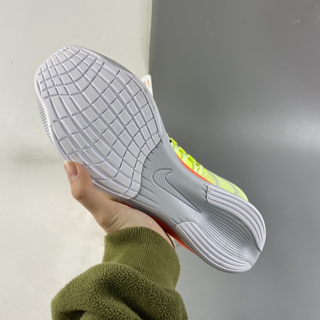 P260 纯原版本 独家首发 超弹力大底 碳板加持 NIKE Zoom Fly 4 耐克男子超弹碳板跑步鞋 CT2392-700