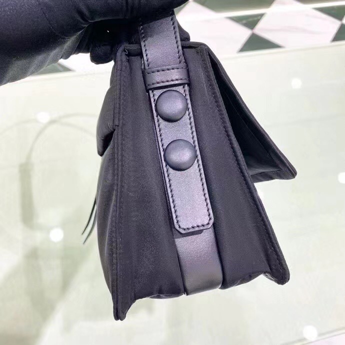 ブランド ミニ メッセンジャーバッグ 調節可能なレザーストラップ