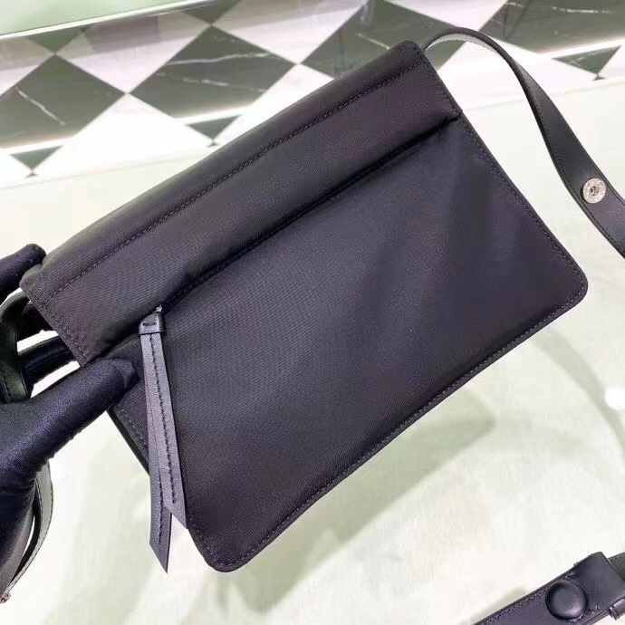 ブランド ミニ メッセンジャーバッグ 調節可能なレザーストラップ