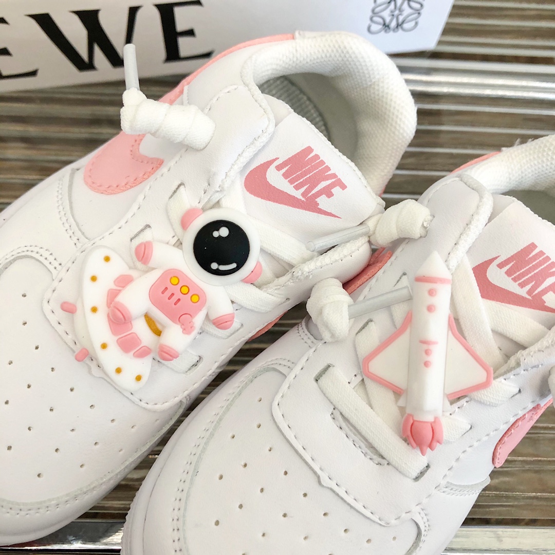 图片[2]-特价 空军一号宇航员可乐童鞋 尺码：26-37码 小朋友的太空梦，宇宙英雄宇航员绝对不能错过‼️ 这款我太喜欢了，小小宇航员太棒了❗️颜值天花板哪😎配色也是很清新很阳光❗️一脚蹬的，轻便好穿好打理💥-选品中心