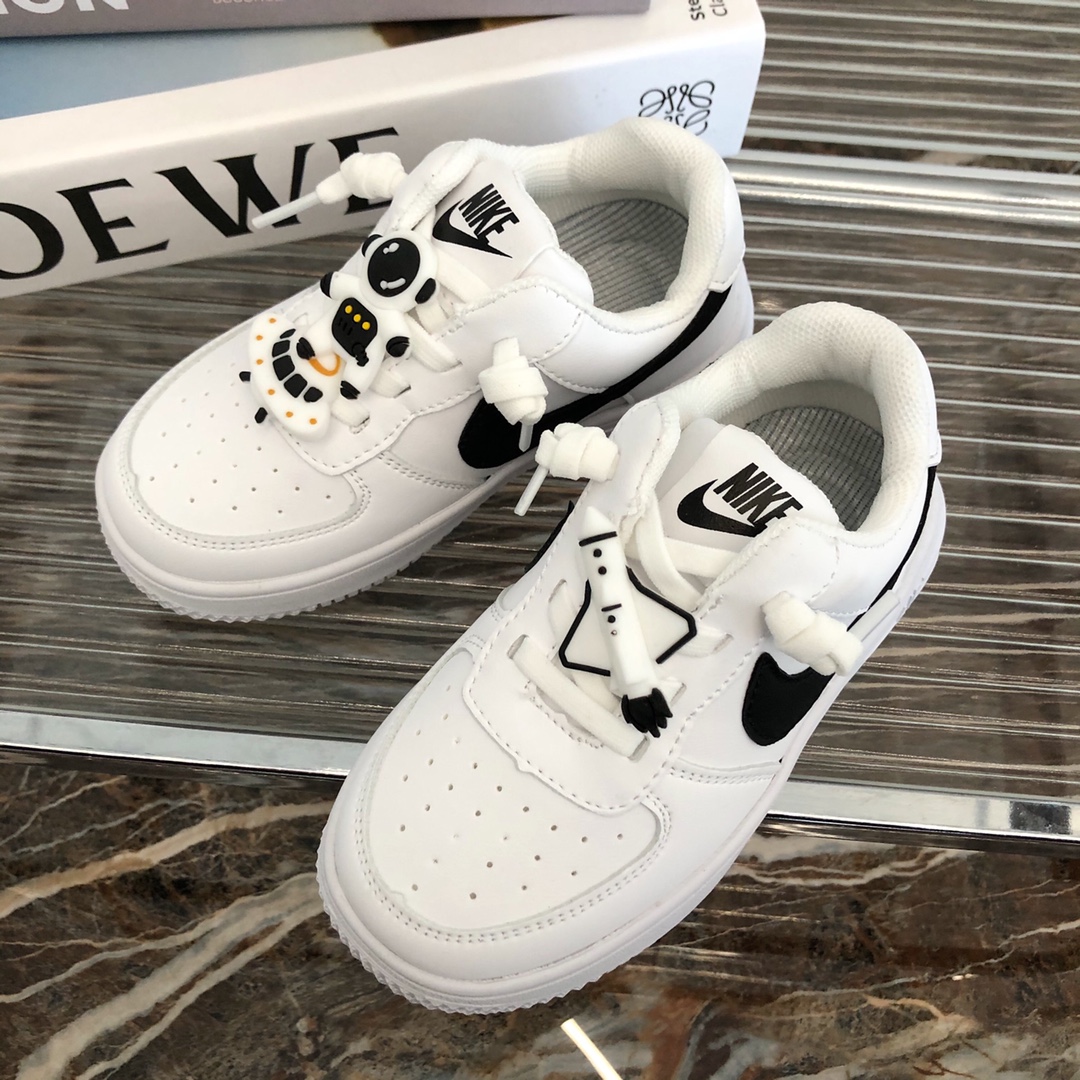 特价 空军一号宇航员可乐童鞋 尺码:26-37码 小朋友的太空梦,宇宙英雄宇航员绝对不能错过‼️ 这款我太喜欢了,小小宇航员太棒了❗️颜值天花板哪😎配色也是很清新很阳光❗️一脚蹬的,轻便好穿好打理💥-选品中心