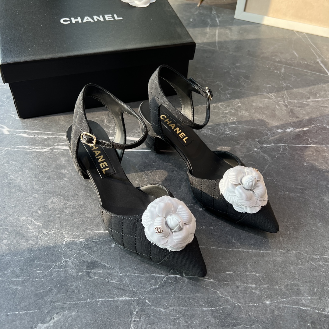 Giày CHANEL Camellia Sandals