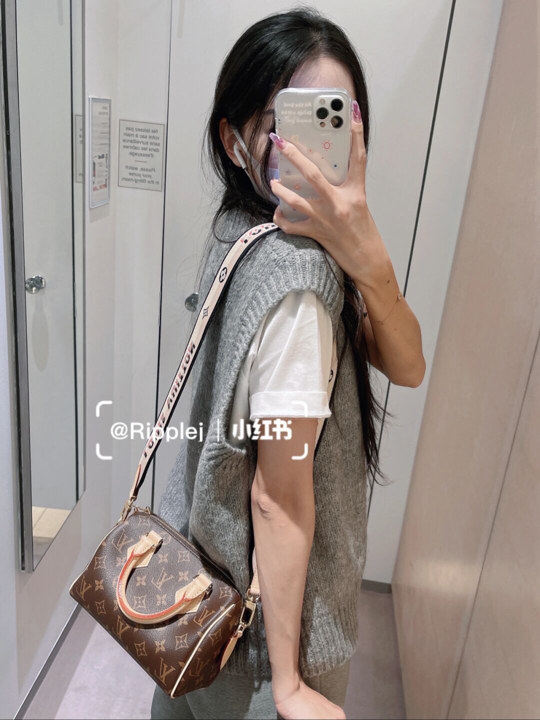 被称为“不敢发朋友圈系列”
专柜的断货王 一包难求系列！
休闲的穿着 搭配起小神器
实在太好看了！