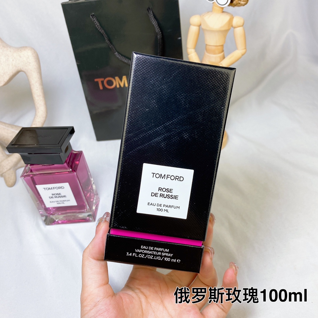 100ml  85包邮💰💰💰50ml  90包邮💰💰💰汤姆福特TF 2022新香水 皮革玫瑰ROSE DE RUSSIE 俄罗斯玫瑰100ml
前调：玫瑰
中调：白胡椒，木香
基调：皮革