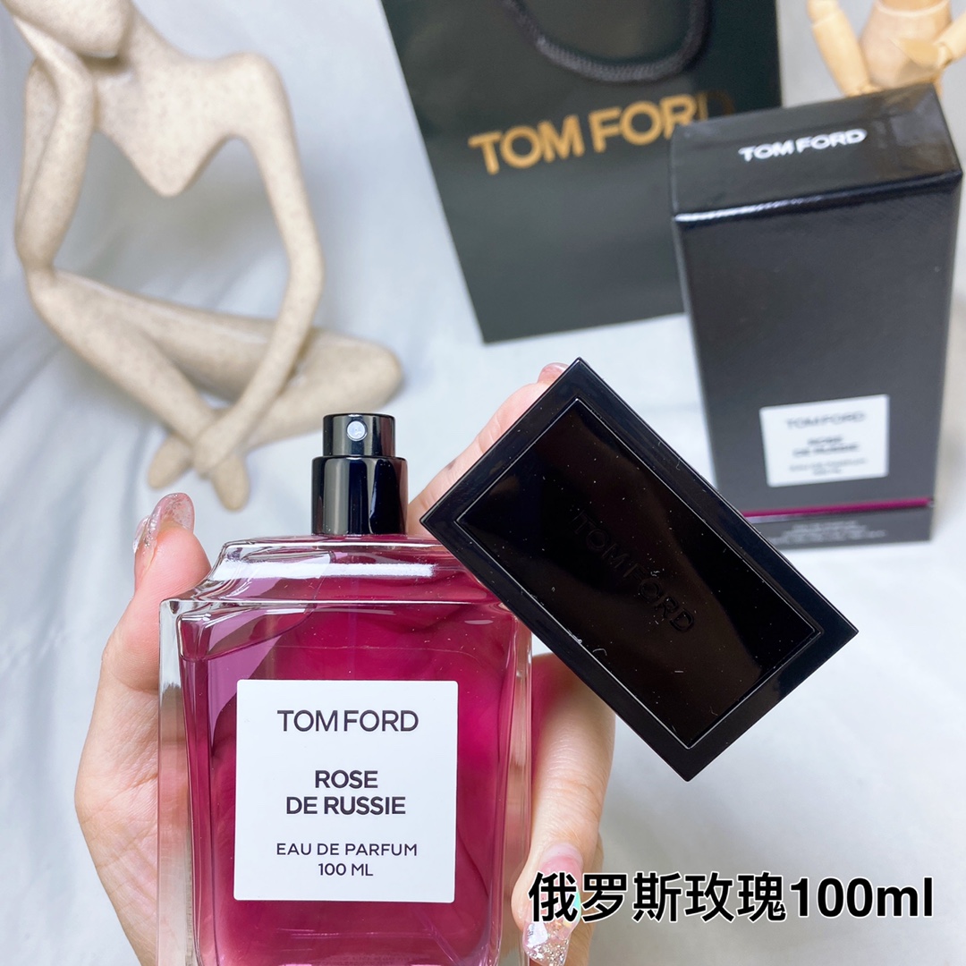 100ml  85包邮💰💰💰50ml  90包邮💰💰💰汤姆福特TF 2022新香水 皮革玫瑰ROSE DE RUSSIE 俄罗斯玫瑰100ml
前调：玫瑰
中调：白胡椒，木香
基调：皮革