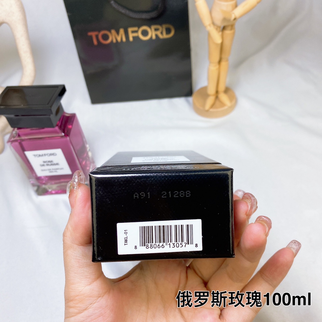 100ml  85包邮💰💰💰50ml  90包邮💰💰💰汤姆福特TF 2022新香水 皮革玫瑰ROSE DE RUSSIE 俄罗斯玫瑰100ml
前调：玫瑰
中调：白胡椒，木香
基调：皮革