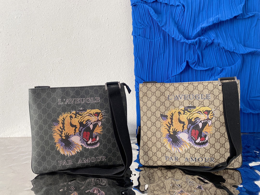 I5  Gucci 古奇   GG 虎头印花单肩包 男士斜挎包 采用精湛镶嵌细工，经典百搭 实物拍摄 原厂原版面料 配送小票防尘袋 30 x 33 cm。