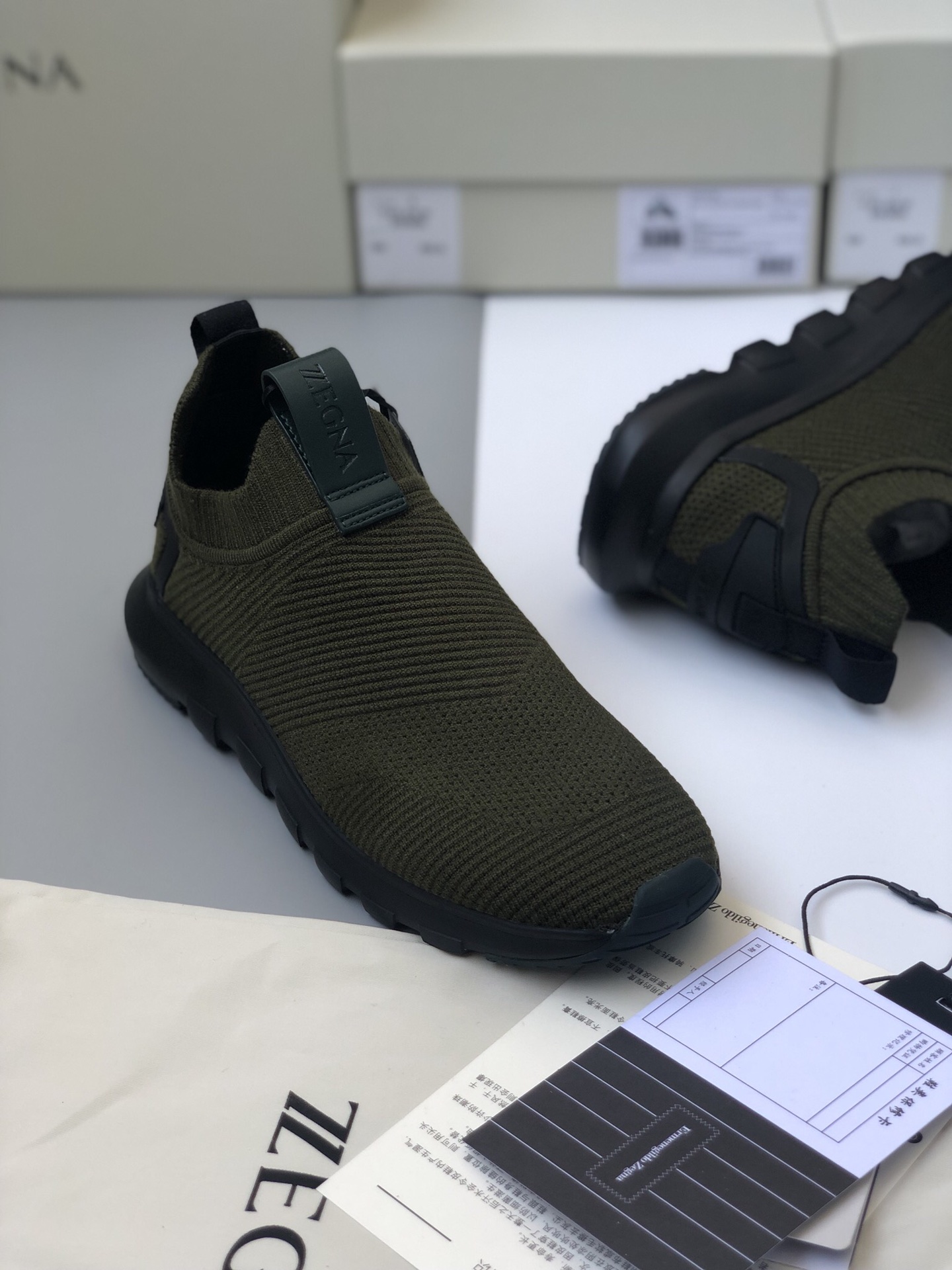 480ZZegna Zegna es sinónimo de estilo juvenil y a la moda.ZZegna está diseñado para el hombre modern