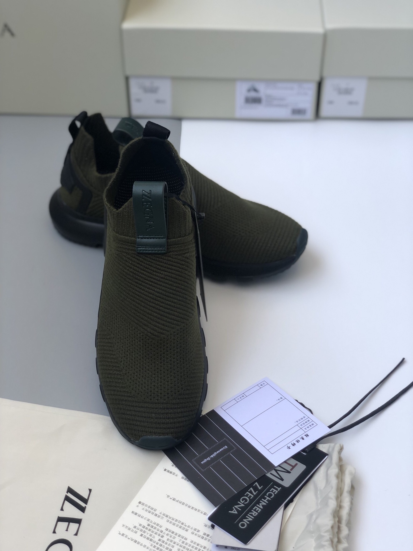 480ZZegna Zegna es sinónimo de estilo juvenil y a la moda.ZZegna está diseñado para el hombre modern