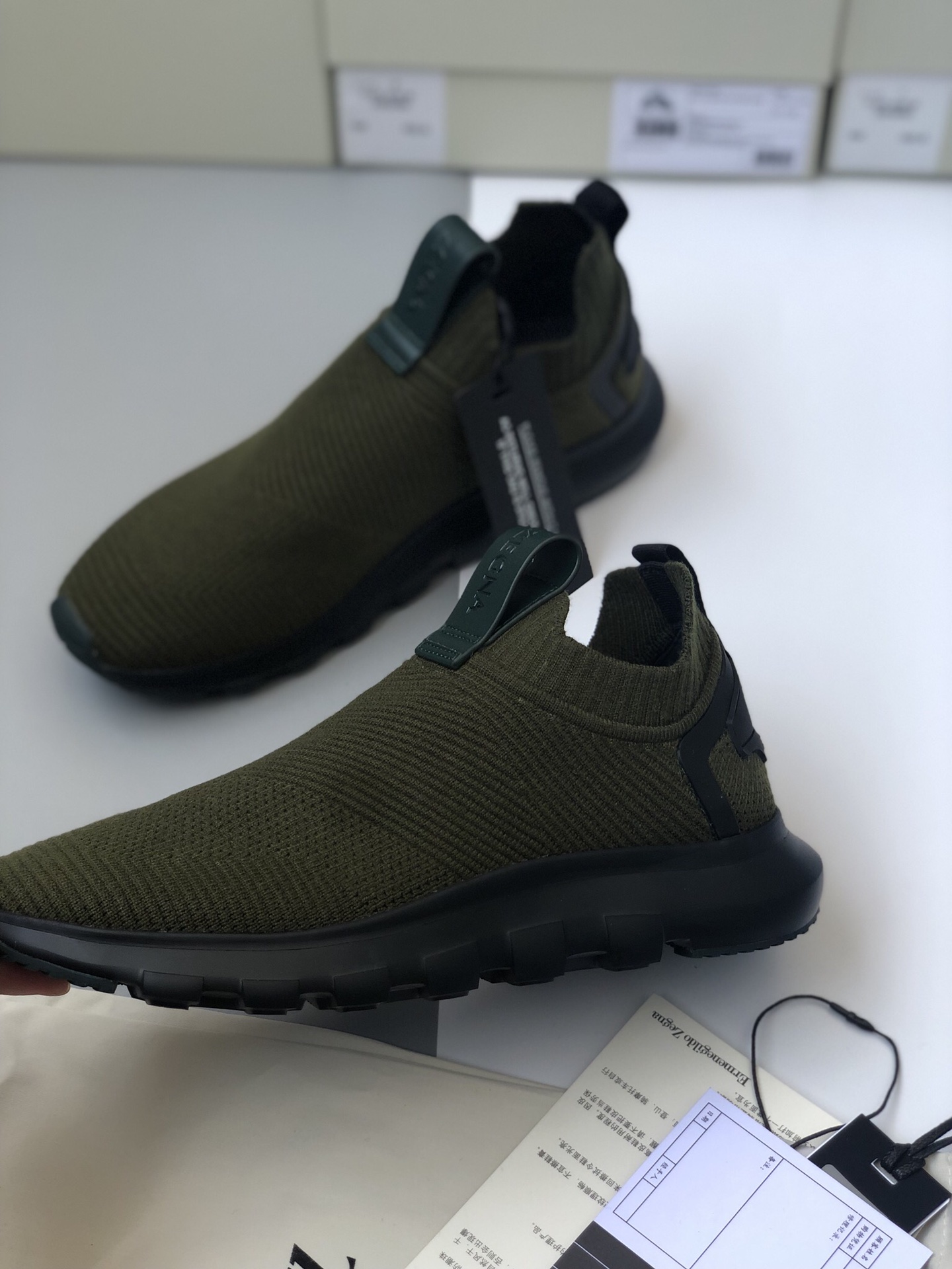 480ZZegna Zegna es sinónimo de estilo juvenil y a la moda.ZZegna está diseñado para el hombre modern