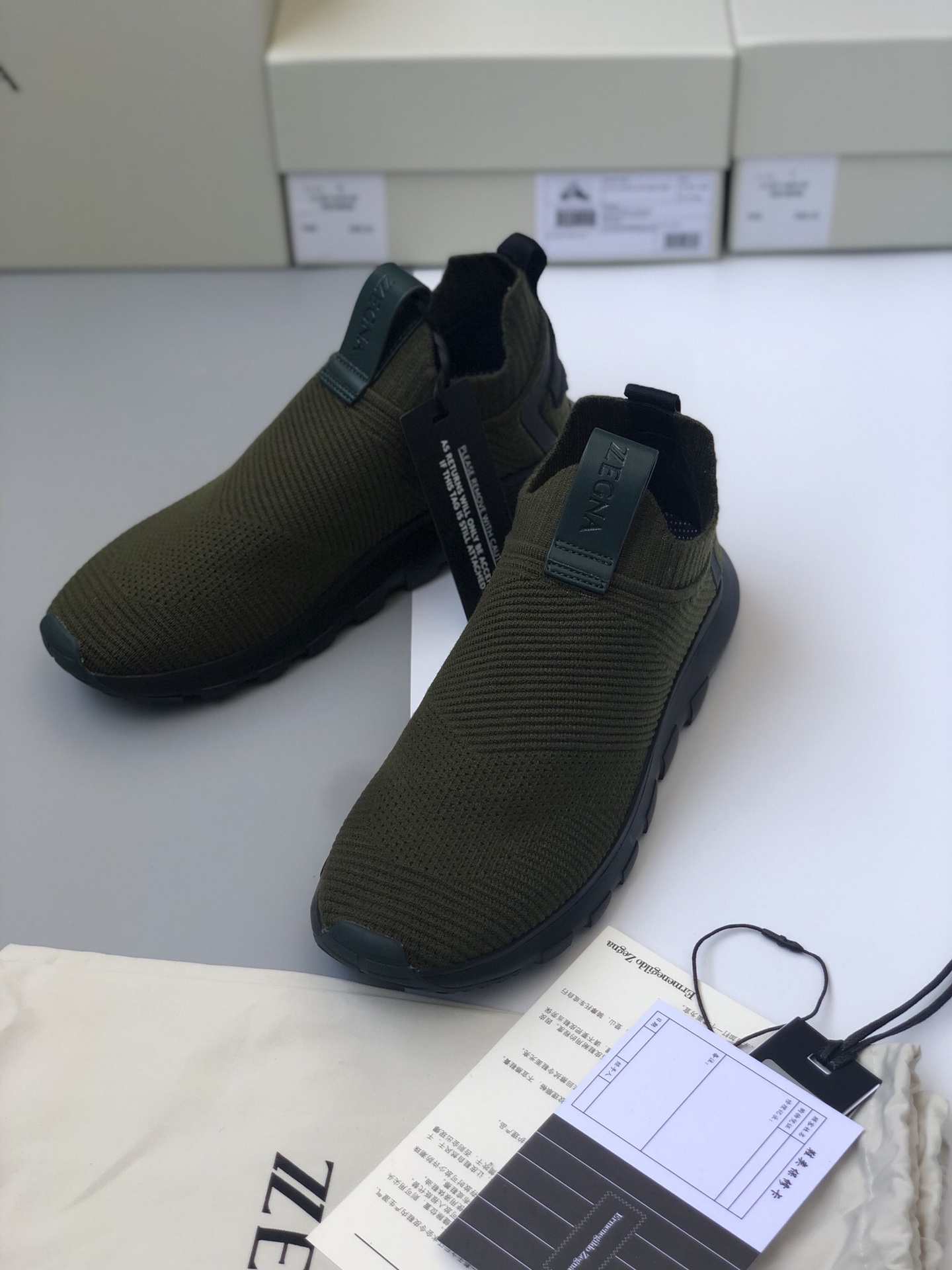 480ZZegna Zegna es sinónimo de estilo juvenil y a la moda.ZZegna está diseñado para el hombre modern