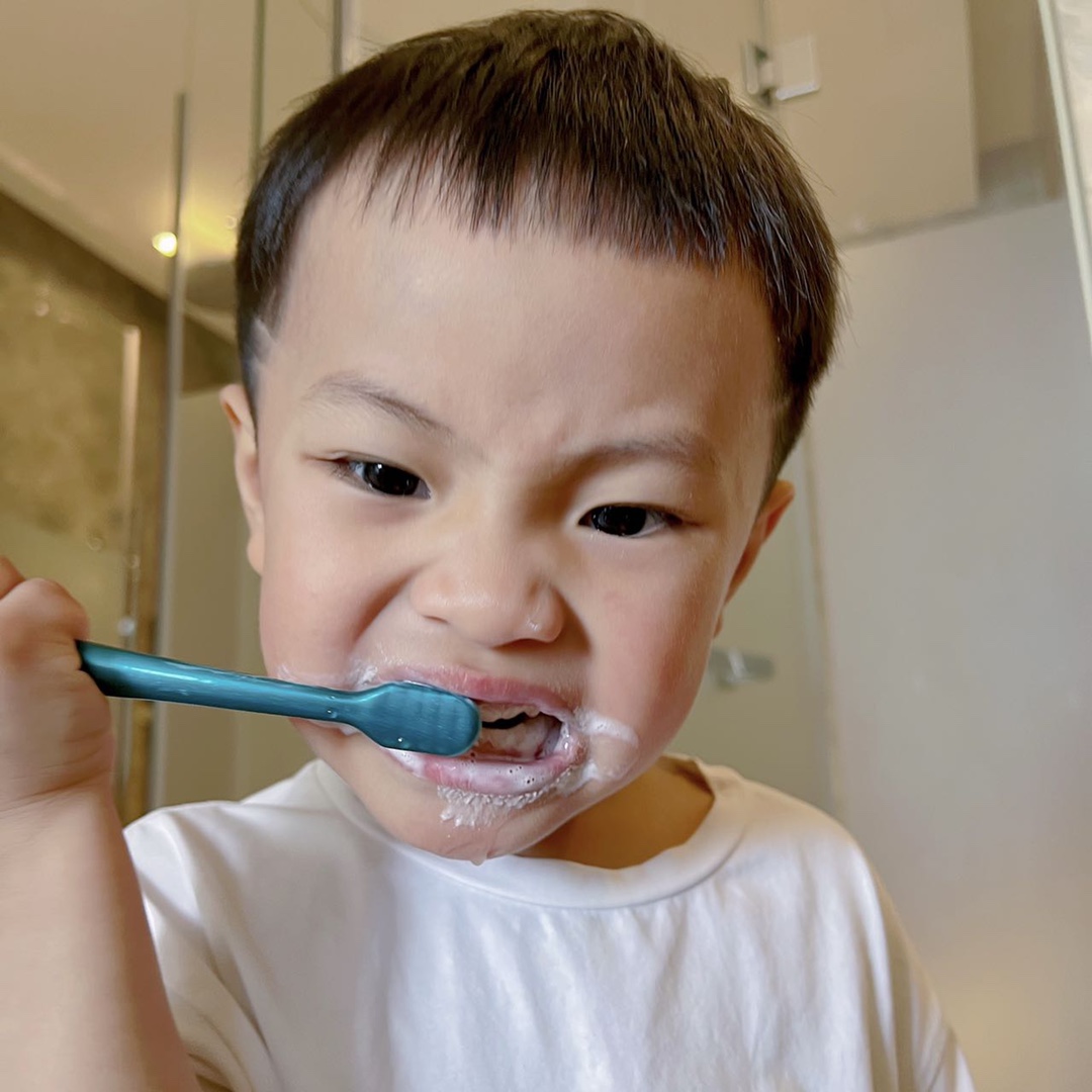 **AIMINI Ultra-Soft Bristle Toothbrush** - Comprehensive 2