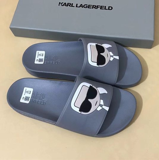 H0 情侣款 Balenciaga  巴黎世家❤️INS爆款现货发售🎉🎉原版一致大底私模开版，TPU材质，一字带特别包脚舒适，松口和勒脚都不会有脚感舒适升级版PU发泡脚床，记忆回弹所有的材质与工艺原版 100%一致原版包装，原版包装。