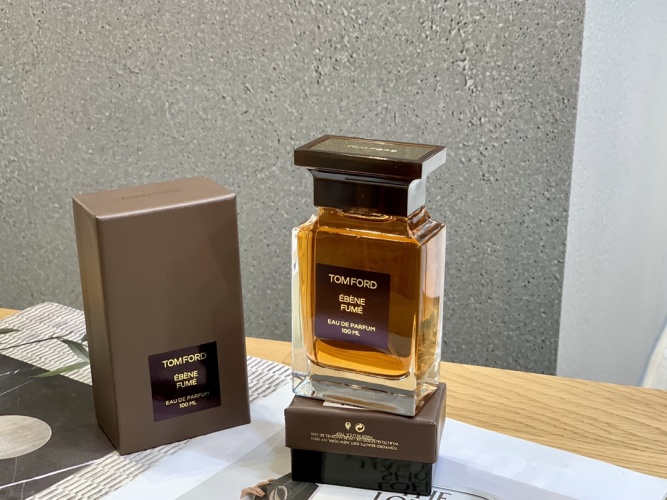 Tom Ford Ébène Fumé Eau de Parfum - Smoky, Woody Fragrance for Men & Women 1 Tom Ford Ébène Fumé Eau de Parfum - Smoky, Woody Fragrance for Men & Women