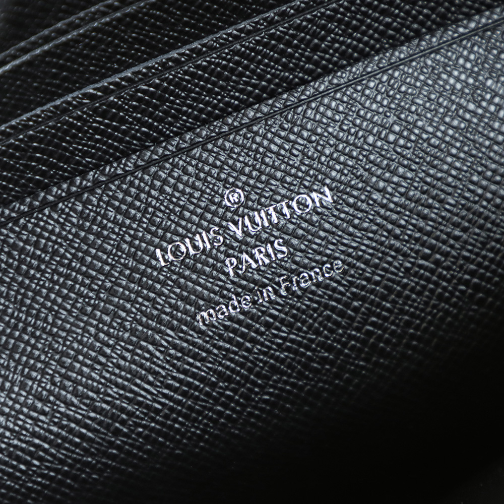 M80793 LV CHRISTOPHER WEARABLE WALLET 相机包