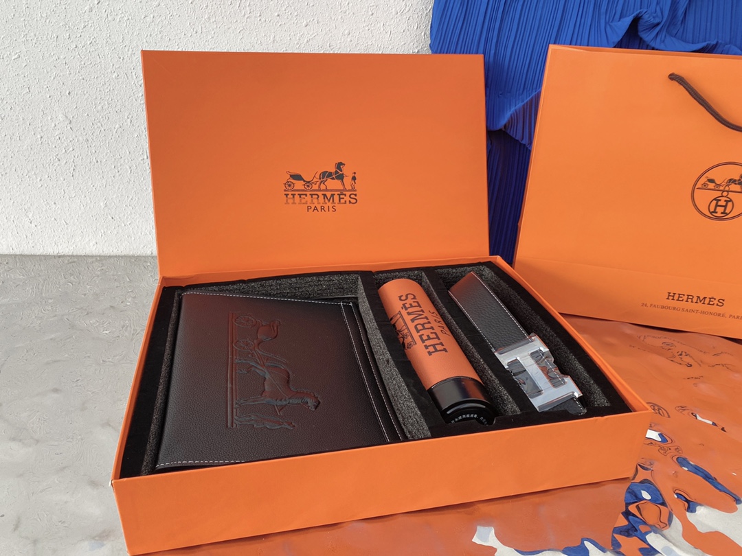 J0  Hermes 爱马仕 高端三件套礼盒 手拿包腰带 保温杯 送礼必备 高端品质 采用精湛镶嵌细工,实物拍摄 原厂原版面料 配送小票 礼品袋 高端礼盒