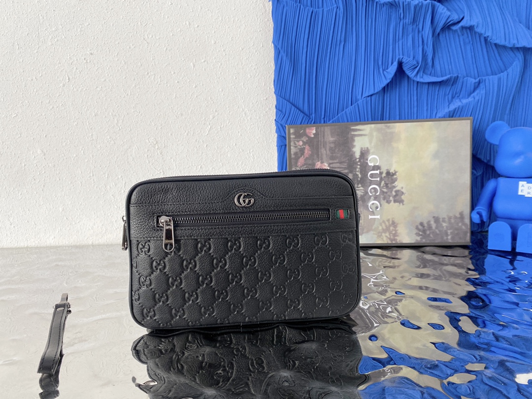 J5  Gucci 古奇   GG压花牛皮手拿包 男士信封包 夹包 采用精湛镶嵌细工，实物拍摄 原厂原版面料 配送小票 防尘布袋礼盒 17 x 25 cm。