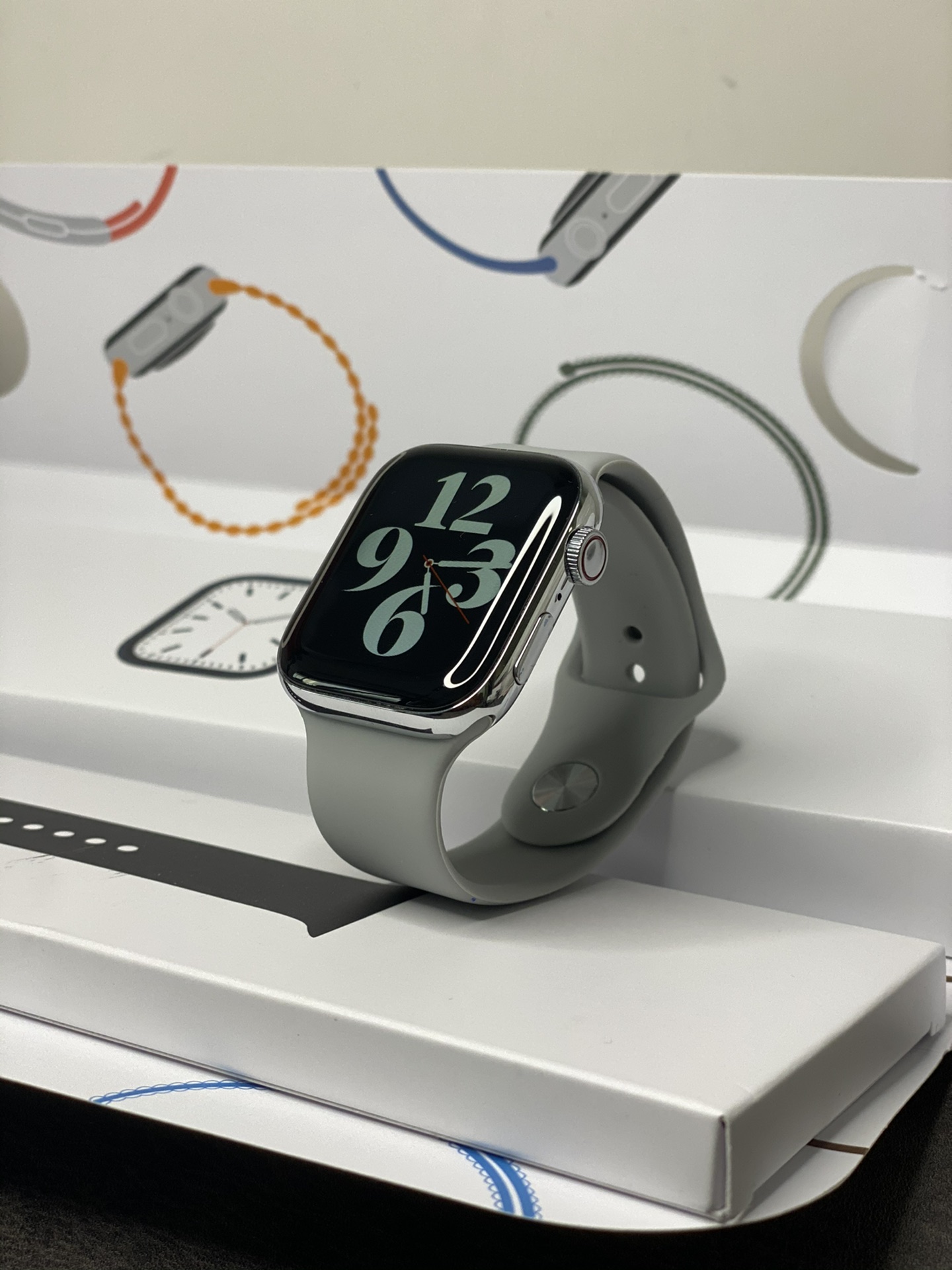 放店💰170 市面200
苹果 Apple Watch Series 7代手表
手表外观及包装全网独家 序列号官网可查
支持离线收款 支付宝离线支付 不带手机也能付款
高清显示屏 45mm表盘 1.72屏幕 侧面单孔扬声器
新增功能 定位查找 距离测试 密码锁 拨打接听电话 听音乐
室内室外运动 呼吸训练 音乐控制 下载app连接同步手机电话簿、拨号、信息、QQ/微信通知、心率、测血压、血氧、睡眠、秒表、压力、梅脱、计算器、多种语言设置等
配件清单:手表主机-原配表带-赠送表带-无线充充电器-说明书-专柜同步包装
售后保修三个月 屏幕膜不撕外观没磨损可以退换‼️
