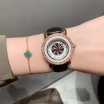 Chanel Luxe Montre Bleu Blanc Quartz Movement 1 Chanel Luxe
Montre Bleu Blanc Quartz Movement