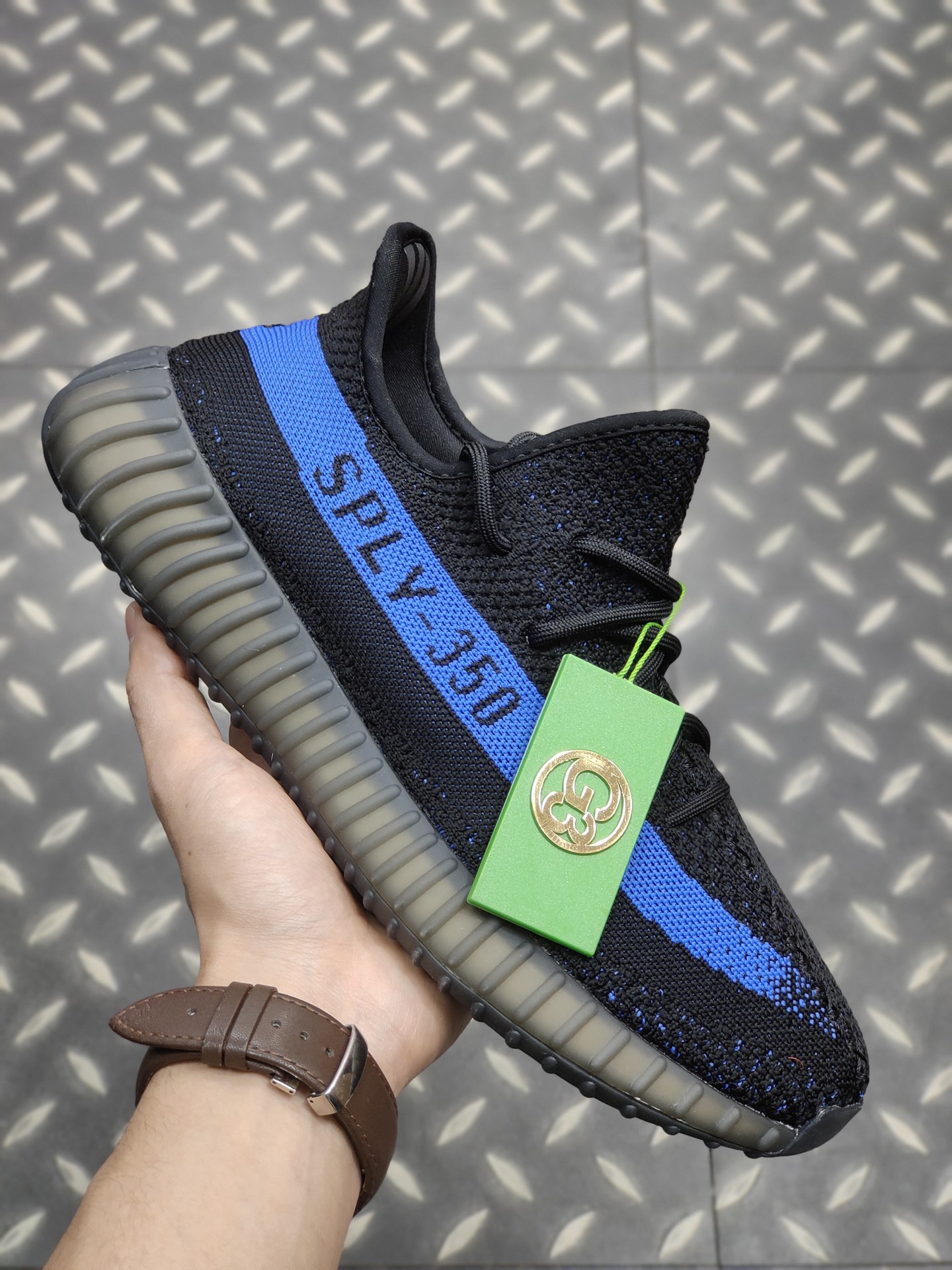 NO:620616,High version [G3 version pure original terminal supply] Yeezy Boost V2 'Dazzling Blue' black blue foreign trade customer designated order Dongguan original fabric surface pure original 1.0 original fabric surface fine knitting machine, original knitted fabric #Original outsole mold 100% consistent with the original version sold overseas #Top Boost full nail outsole All details are shot as shown in the picture Highly recommend this version Touch the highest value for money Size36 36.5 37  38 38.5 39 40 40.5 41 42 42.5 43 44 44.5 45 46 4748,19860909高版本【G3版纯原终端供应】Yeezy Boost V2 'Dazzling Blue' 黑蓝 外贸客户指定订单 东莞原织面纯原1.0 原织面精针织机,原厂针织面料 #原档大底模具 百分百与海外发售原版一致 #顶级Boost 满钉大底 一切细节实拍如图 极力推荐此版本 触碰性价比至高点 Size36 36.5 37 38 38.5 39 40 40.5 41 42 42.5 43 44 44.5 45 46 4748,,Men's shoes